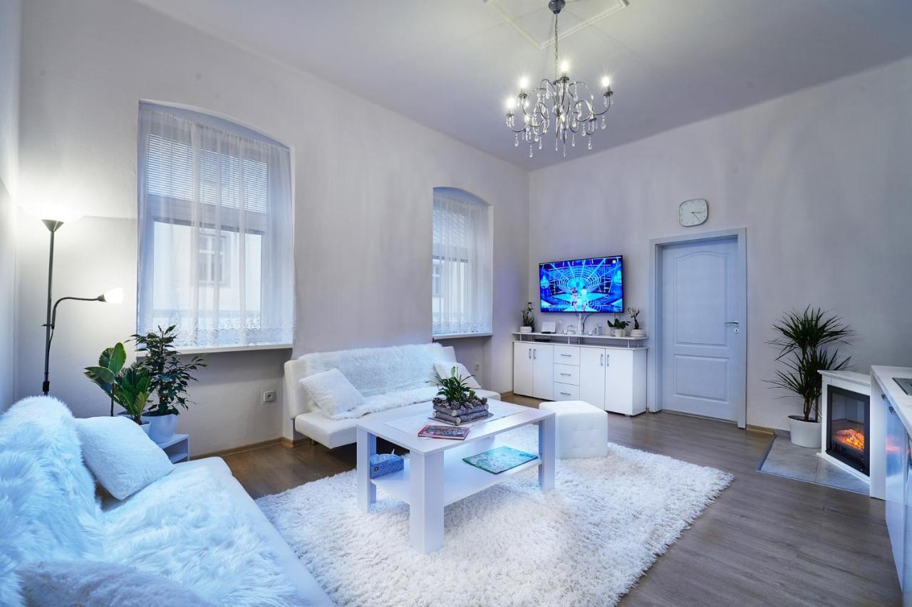 Apartman Bb Centrum Banská Bystrica Buitenkant foto