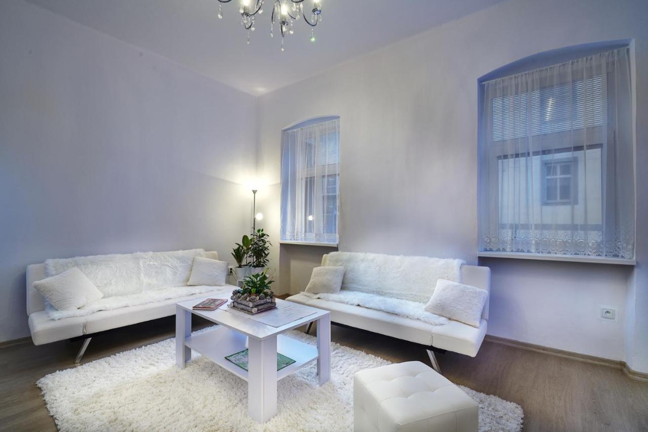 Apartman Bb Centrum Banská Bystrica Buitenkant foto