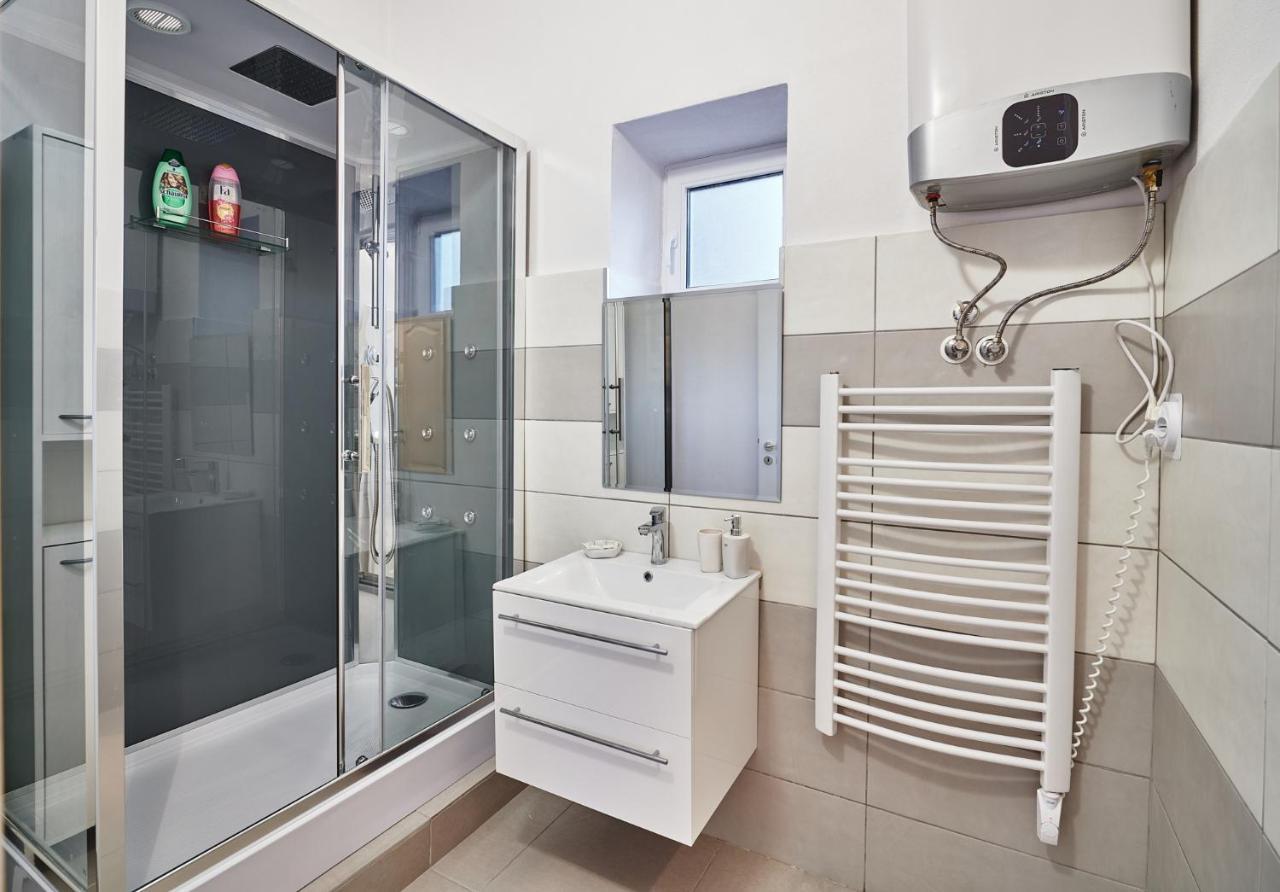 Apartman Bb Centrum Banská Bystrica Buitenkant foto