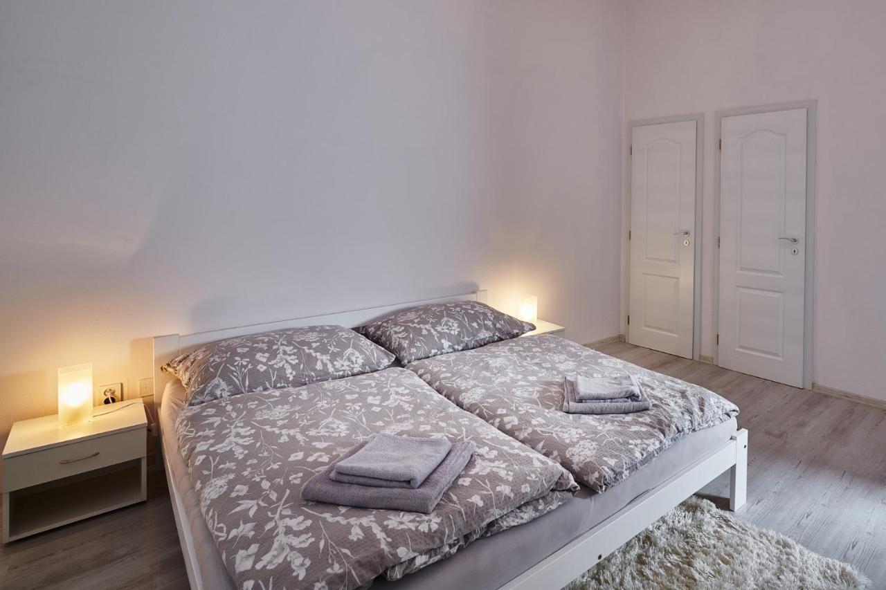 Apartman Bb Centrum Banská Bystrica Buitenkant foto