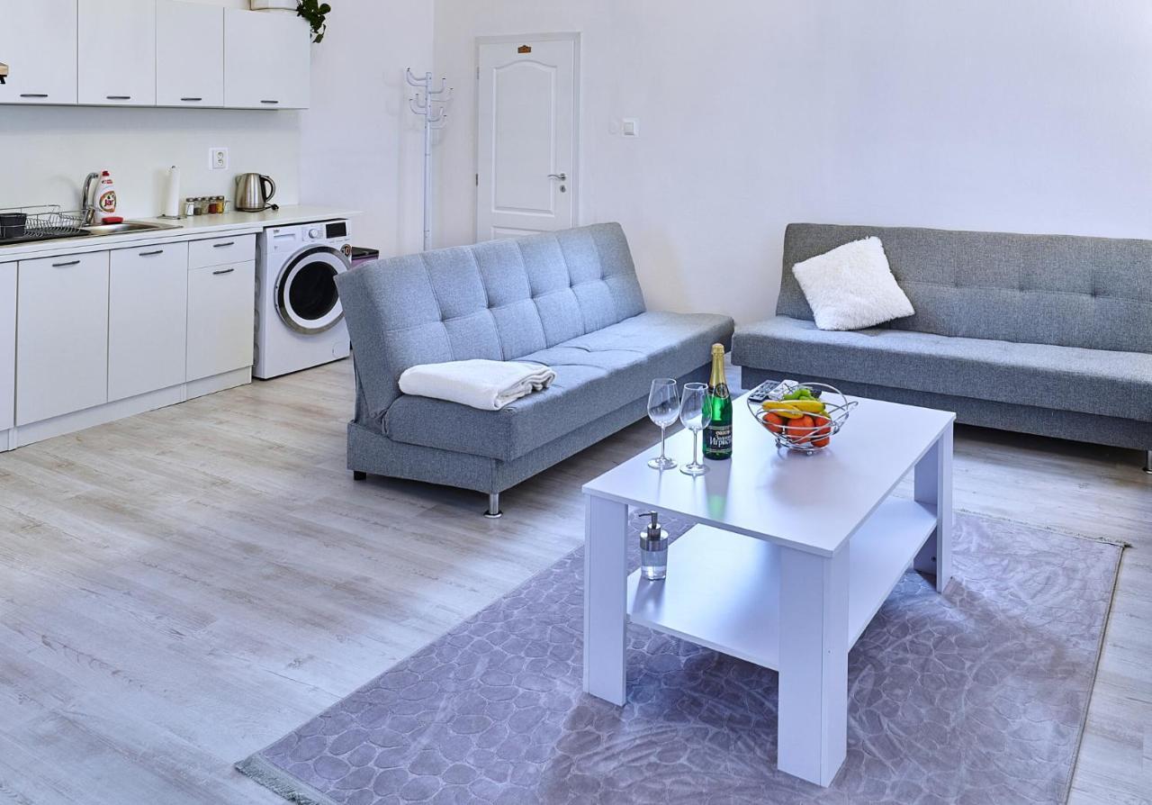 Apartman Bb Centrum Banská Bystrica Buitenkant foto