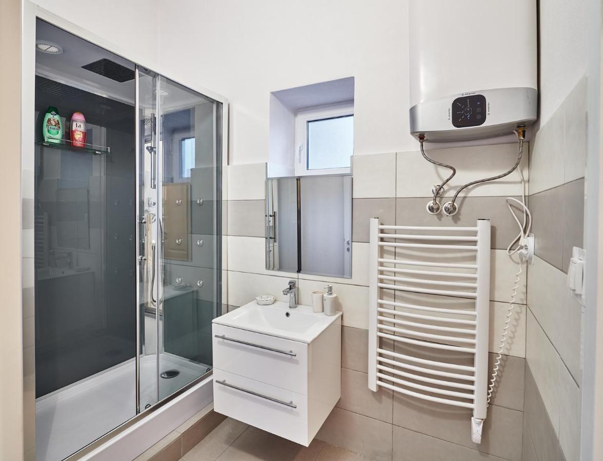 Apartman Bb Centrum Banská Bystrica Buitenkant foto